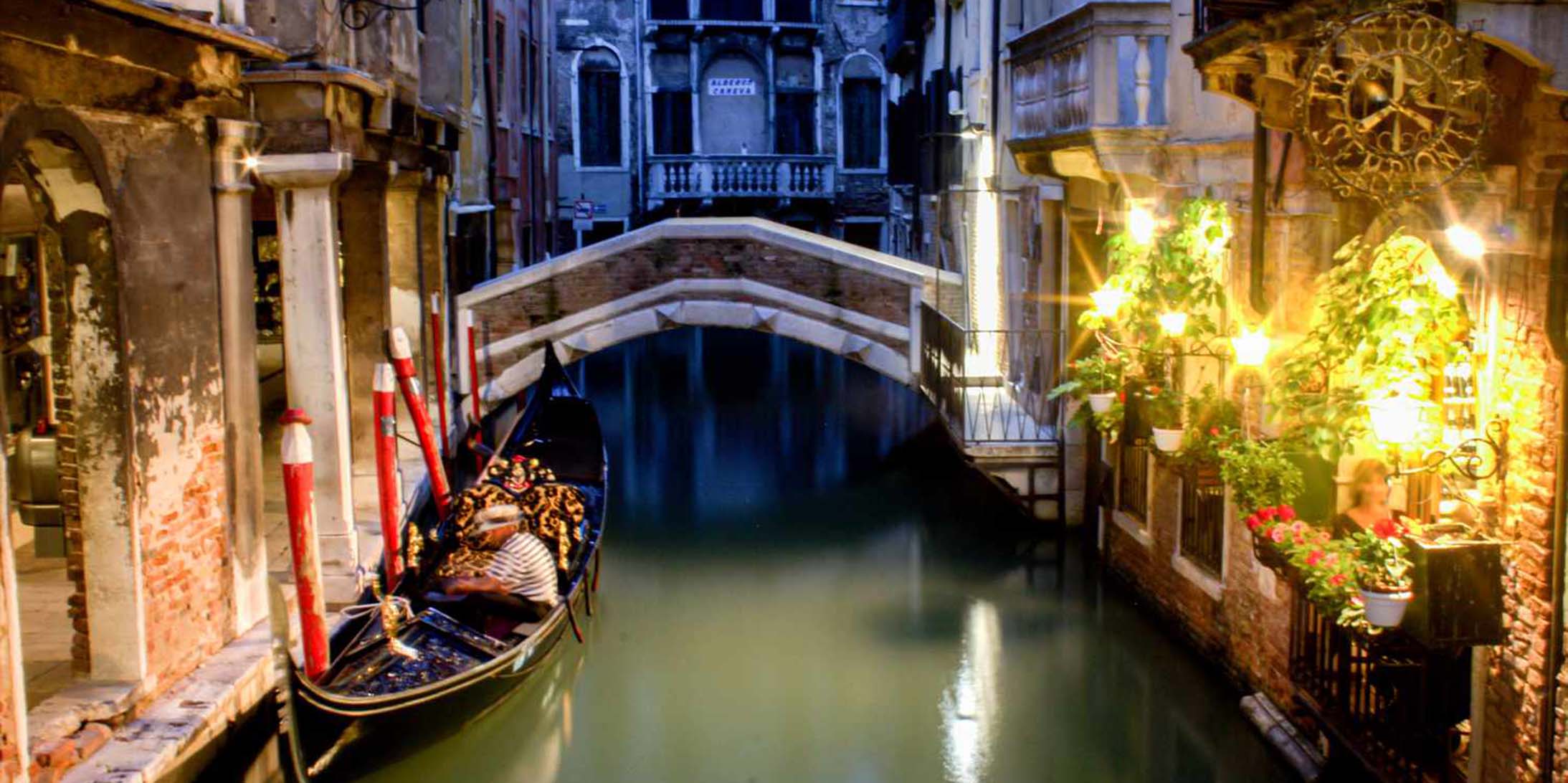 Night Tour in Venice: Explore the Grand Canal by Boat at Night!